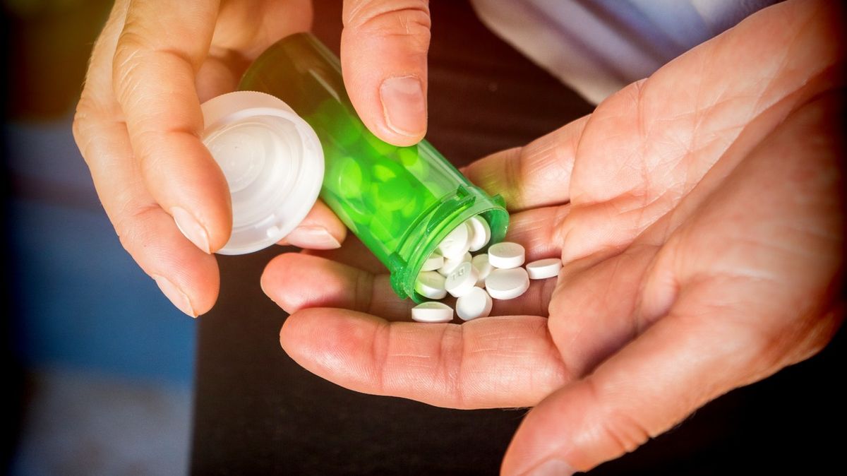 Roste spotřeba léků na bolest. Závislé jsou nejčastěji seniorky